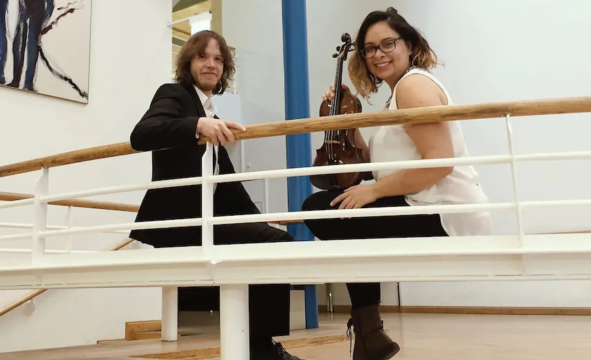 Ana Paola Alarcón (Violine) und Benjamin Reiter (Klavier).