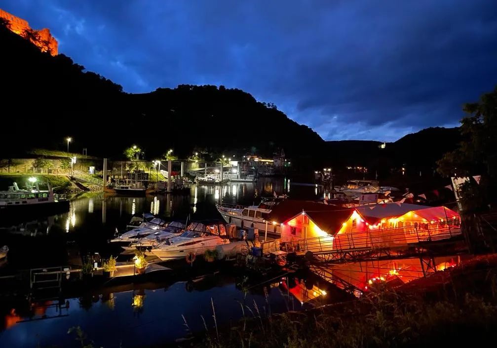 Funboat Mariana im Stadthafen St. Goar